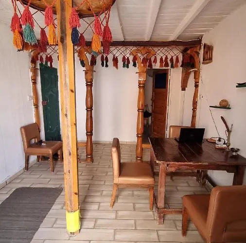 بيت للعطل Courtyard Eel Garden